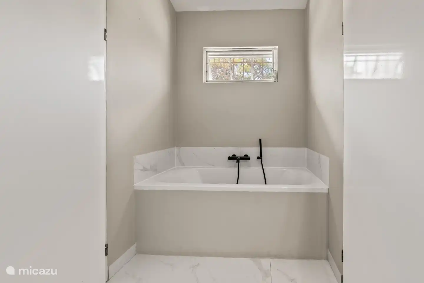 ¡Y hasta una bañera!