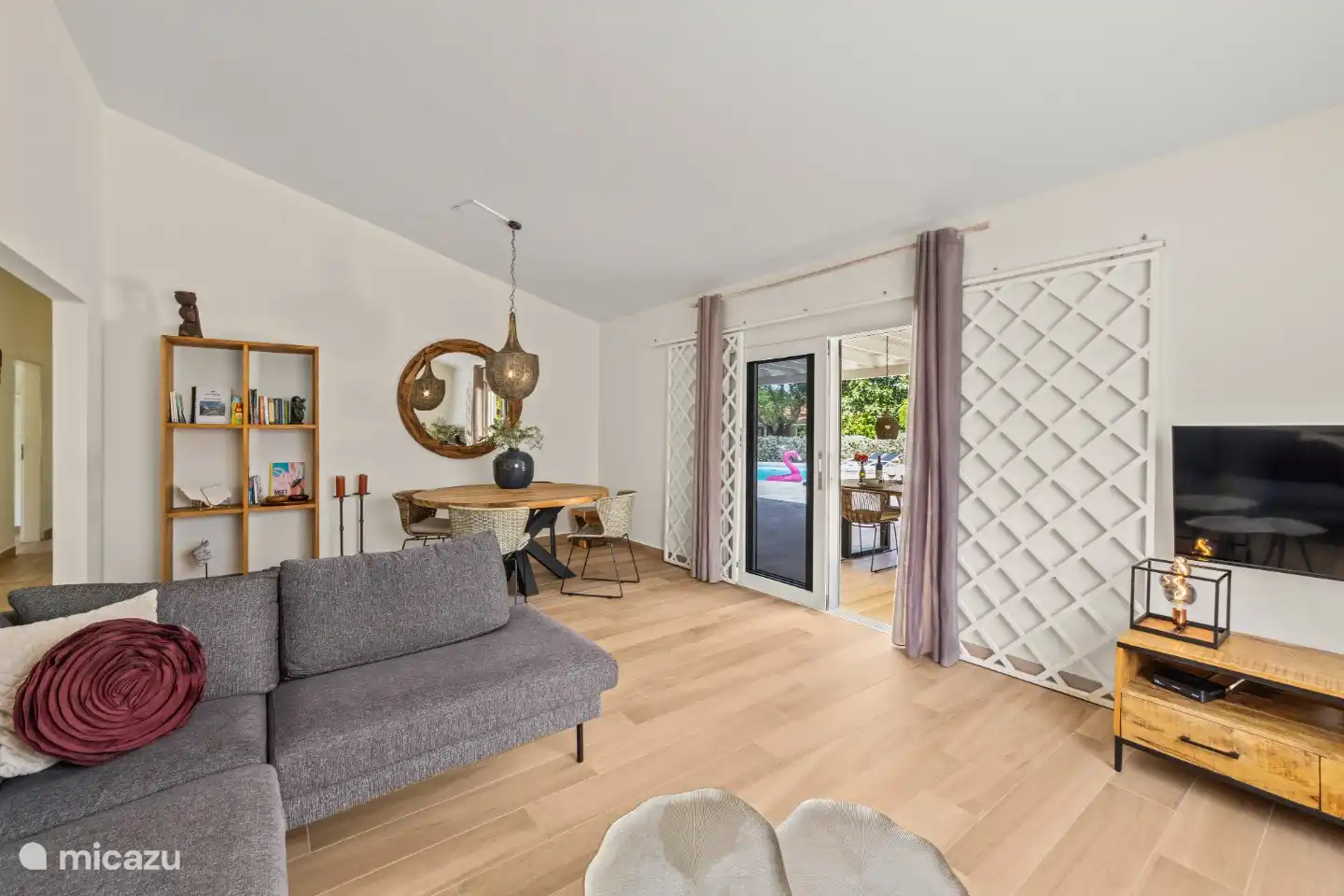 Sala de estar, decorada con buen gusto