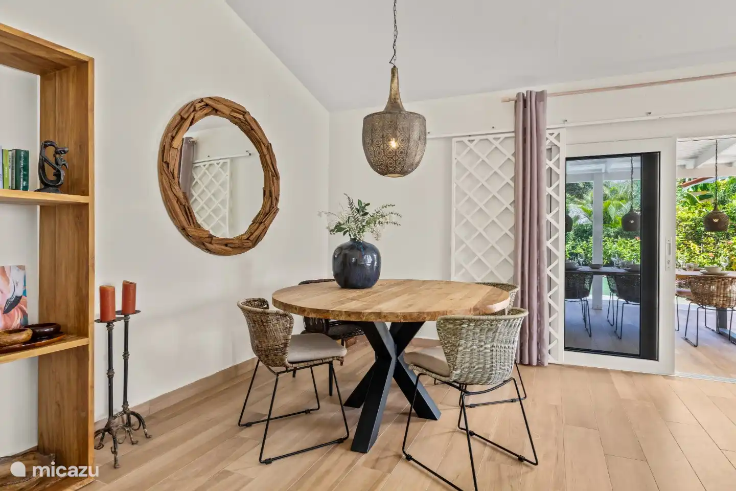 También dentro de una mesa de comedor