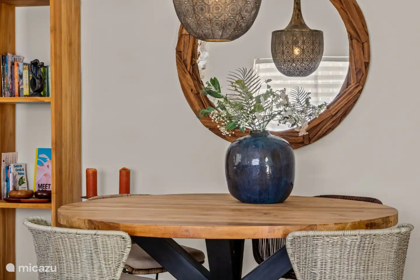 Mesa de comedor interior