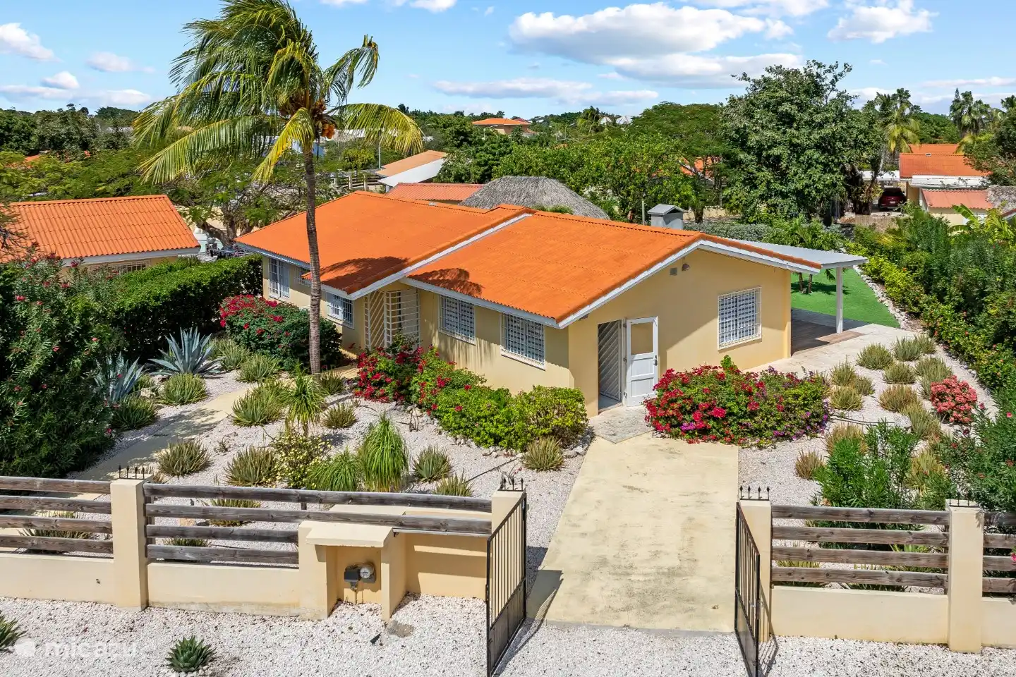 Aparcamiento en el lugar