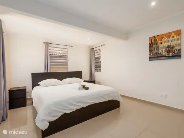 Nouvelle villa avec vue sur l'océan + piscine | Curaçao, Banda Abou (ouest), Tera Korá - villa Lit king size, chambre principale avec vue sur l'océan