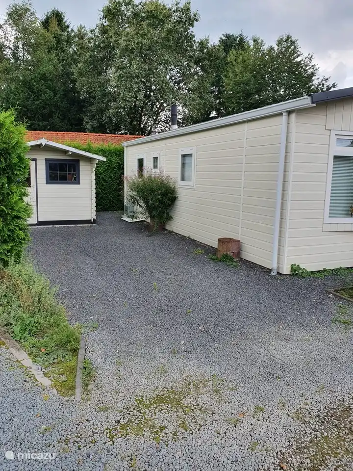 Der private Parkplatz hinter dem Chalet. Passend für 1 PKW.