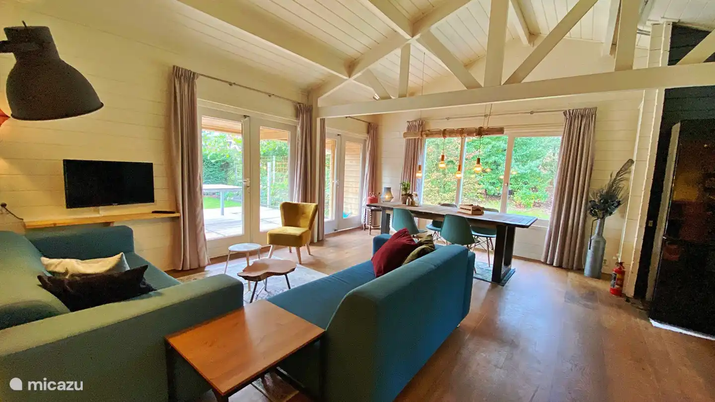 Gemütliches Wohnzimmer mit Radio/Fernseher/WLAN