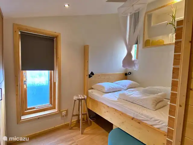 La cabane en rondins | Pays-Bas, Gueldre, Eibergen - cabane en bois / lodge 2ème chambre avec puits de lumière et beau lit spacieux