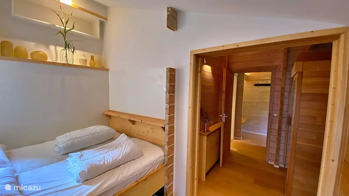 Auch dieses Schlafzimmer ist geschmackvoll eingerichtet