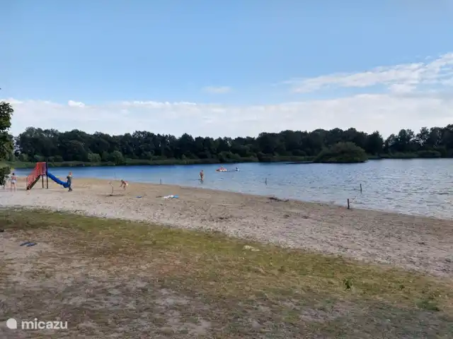 La cabane en rondins | Pays-Bas, Gueldre, Eibergen - cabane en bois / lodge La plage est réservée aux clients du parc et donc toujours calme