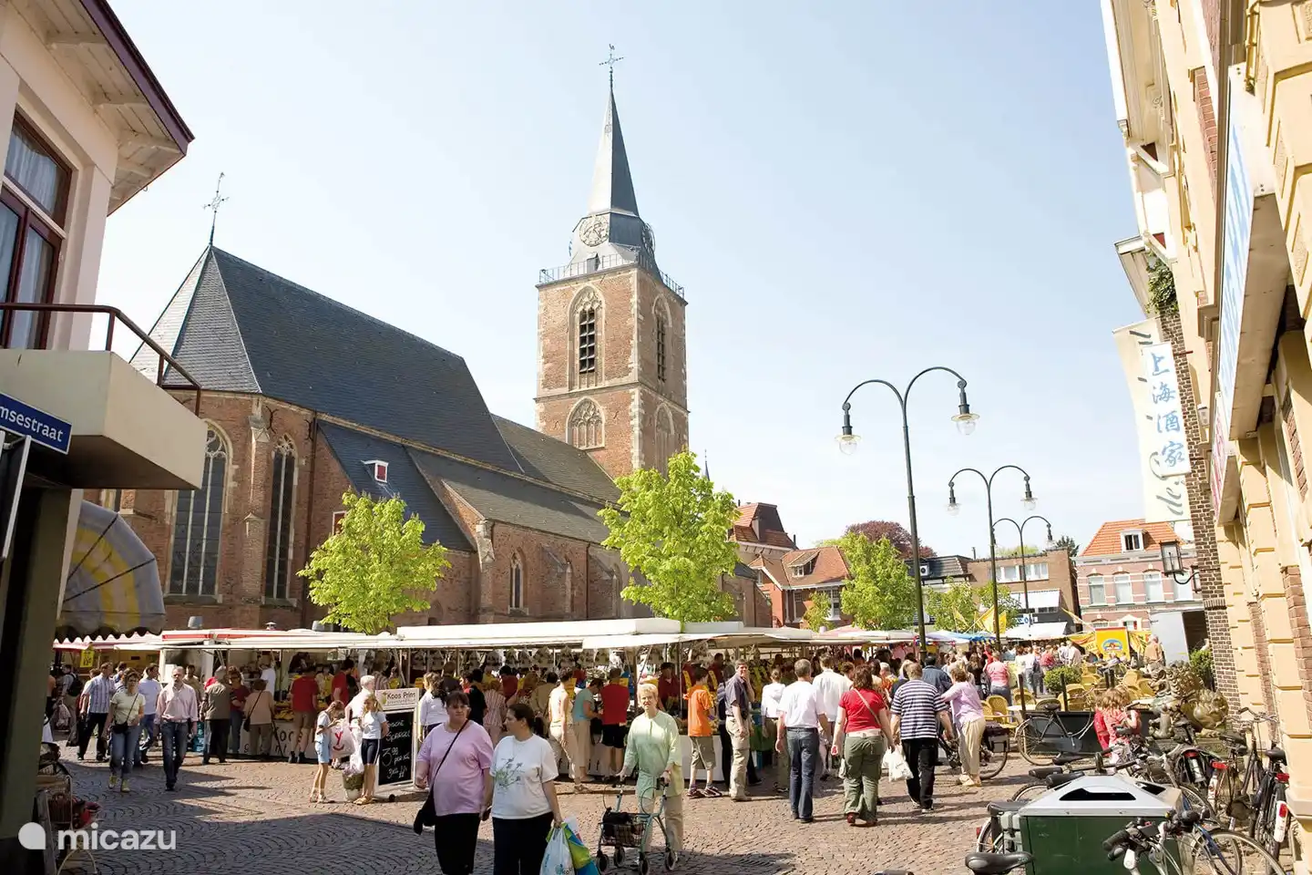 Es gibt mehrere Wochenmärkte in der Nähe. Die Samstagsmärkte von Enschede und Winterswijk sind sehr lohnenswert. Sie können diese Städte innerhalb von 20 Minuten vom Blokhut aus mit dem Auto erreichen. Natürlich können Sie auch einfach nur shoppen gehen.