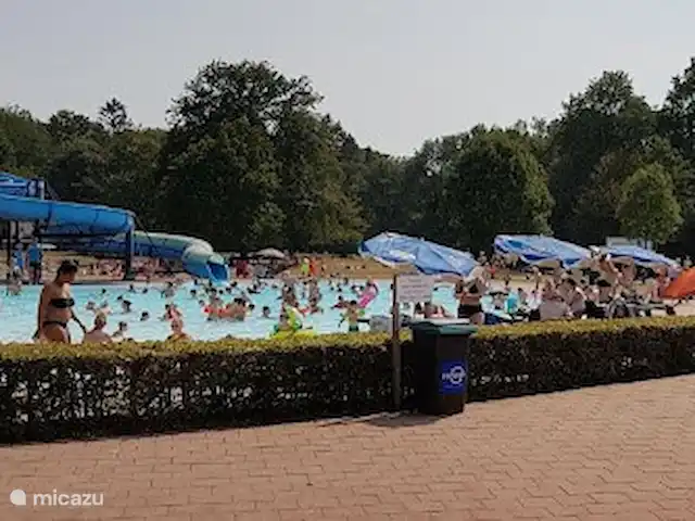 La cabane en rondins | Pays-Bas, Gueldre, Eibergen - cabane en bois / lodge La piscine en plein air Het Vinkennest est également à 500 mètres de la cabane en rondins. Une journée fracassante!