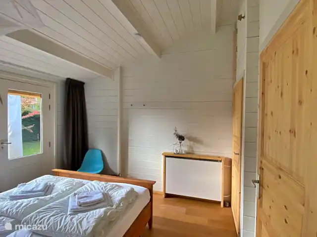 La cabane en rondins | Pays-Bas, Gueldre, Eibergen - cabane en bois / lodge Grande chambre avec walk-in et salle de bain attenante