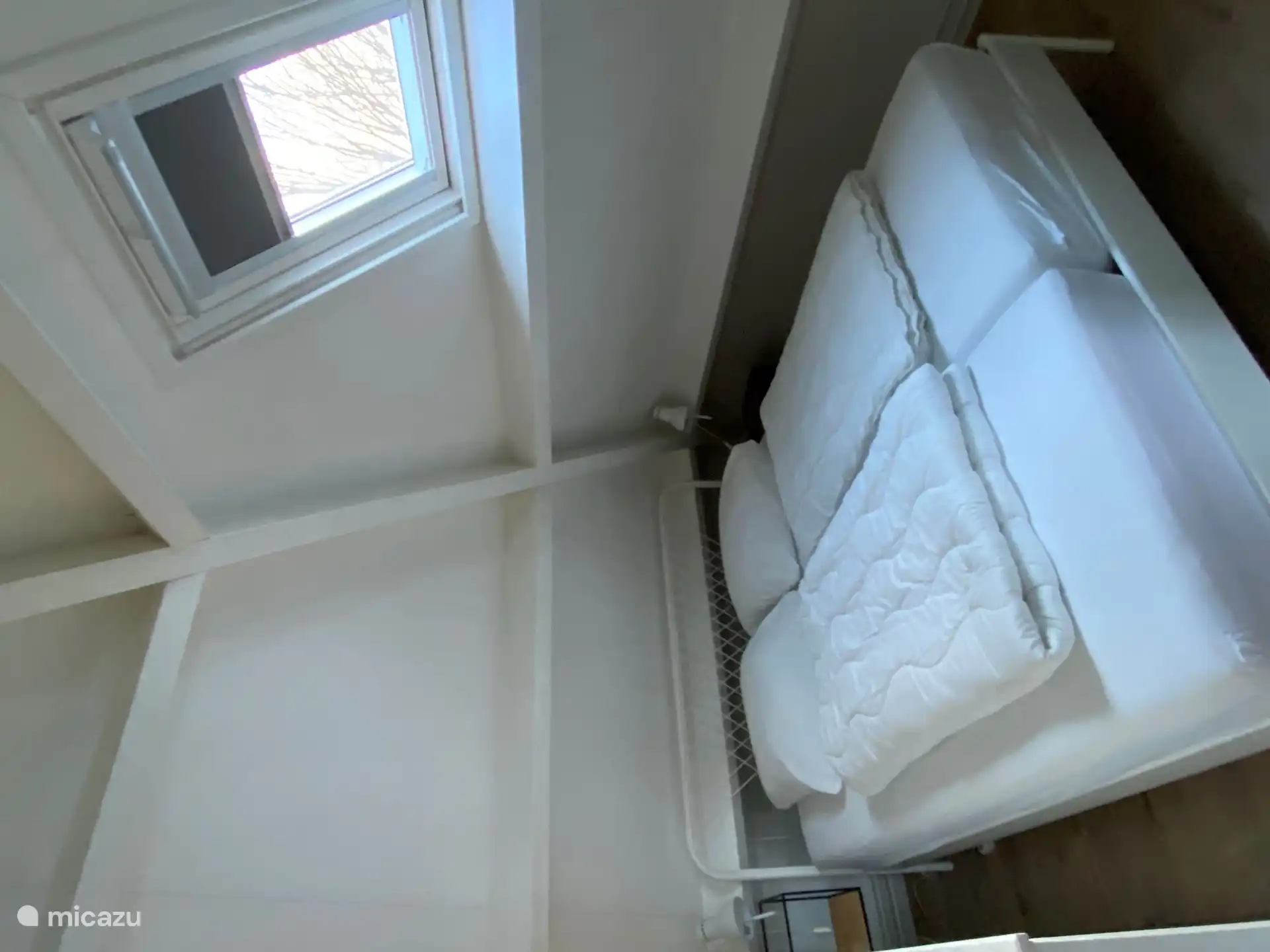 Bett 160x200
Treppenabsatz