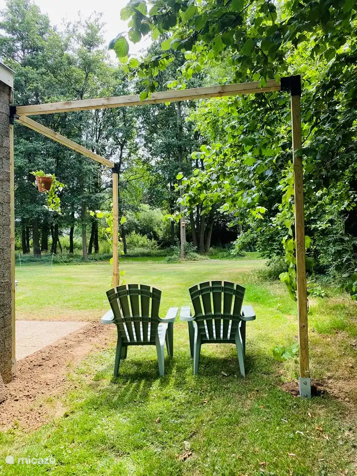 Impression Seitengarten und Hinterhof