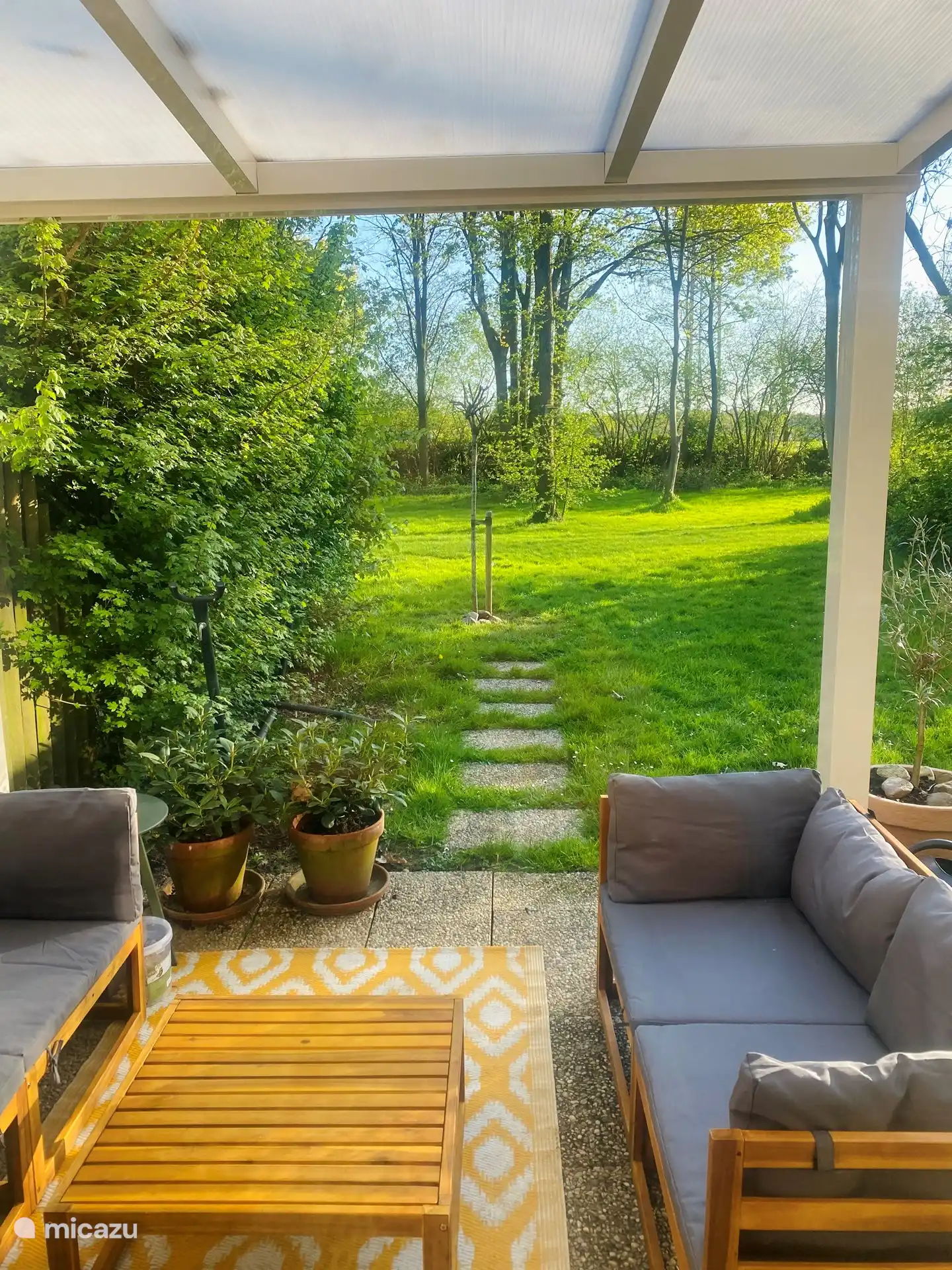 Blick auf den Garten vom Hinterschnitt aus