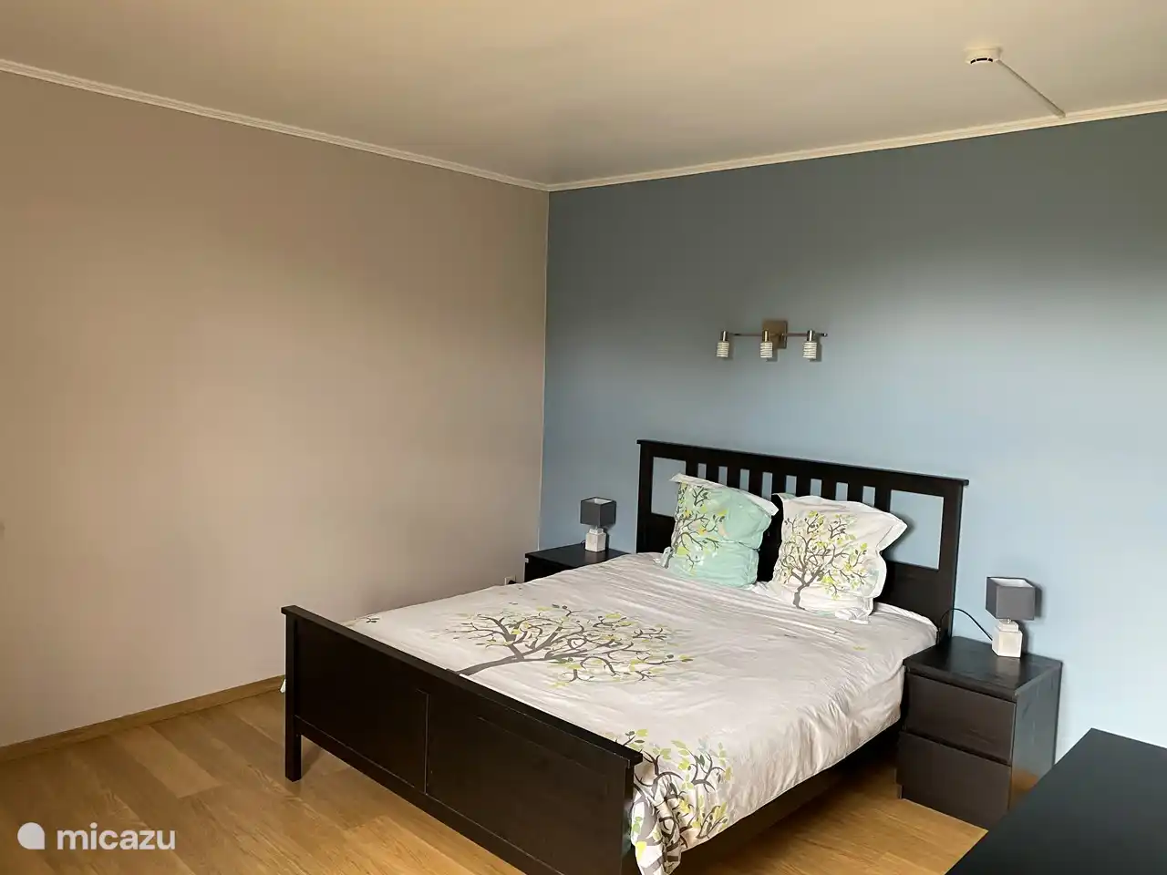 Chambre 2 - à l'arrière du premier étage, donnant sur le jardin