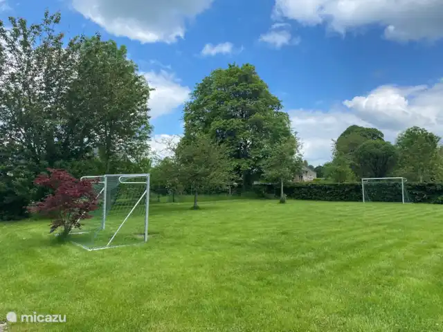La Riennaise | Belgique, Ardennes, Gedinne - maison de vacances Au fond du jardin se trouve le terrain de foot