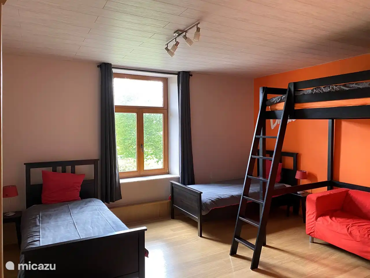 Chambre 4 - 4 couchages au premier étage - c'est très populaire auprès des enfants