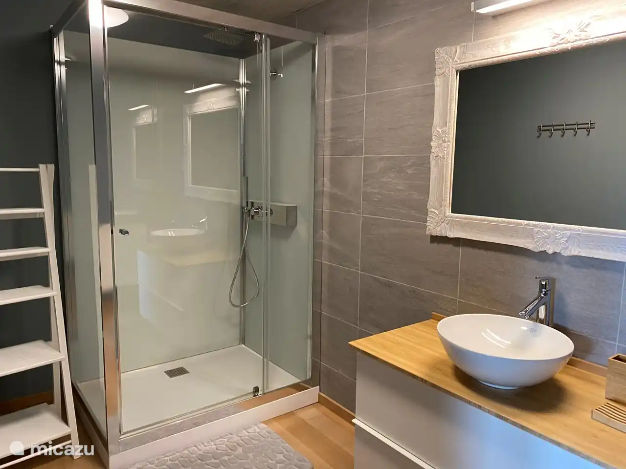 Salle de bain de la chambre 8