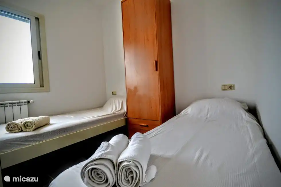 Chambre 4 avec un lit simple au 1er étage.