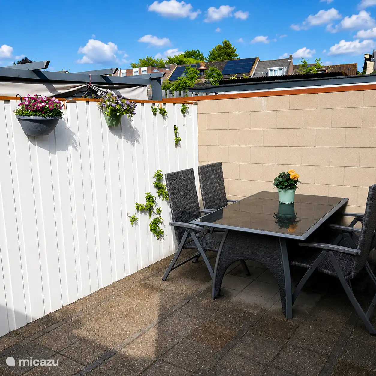 Private Terrasse der Wohnung