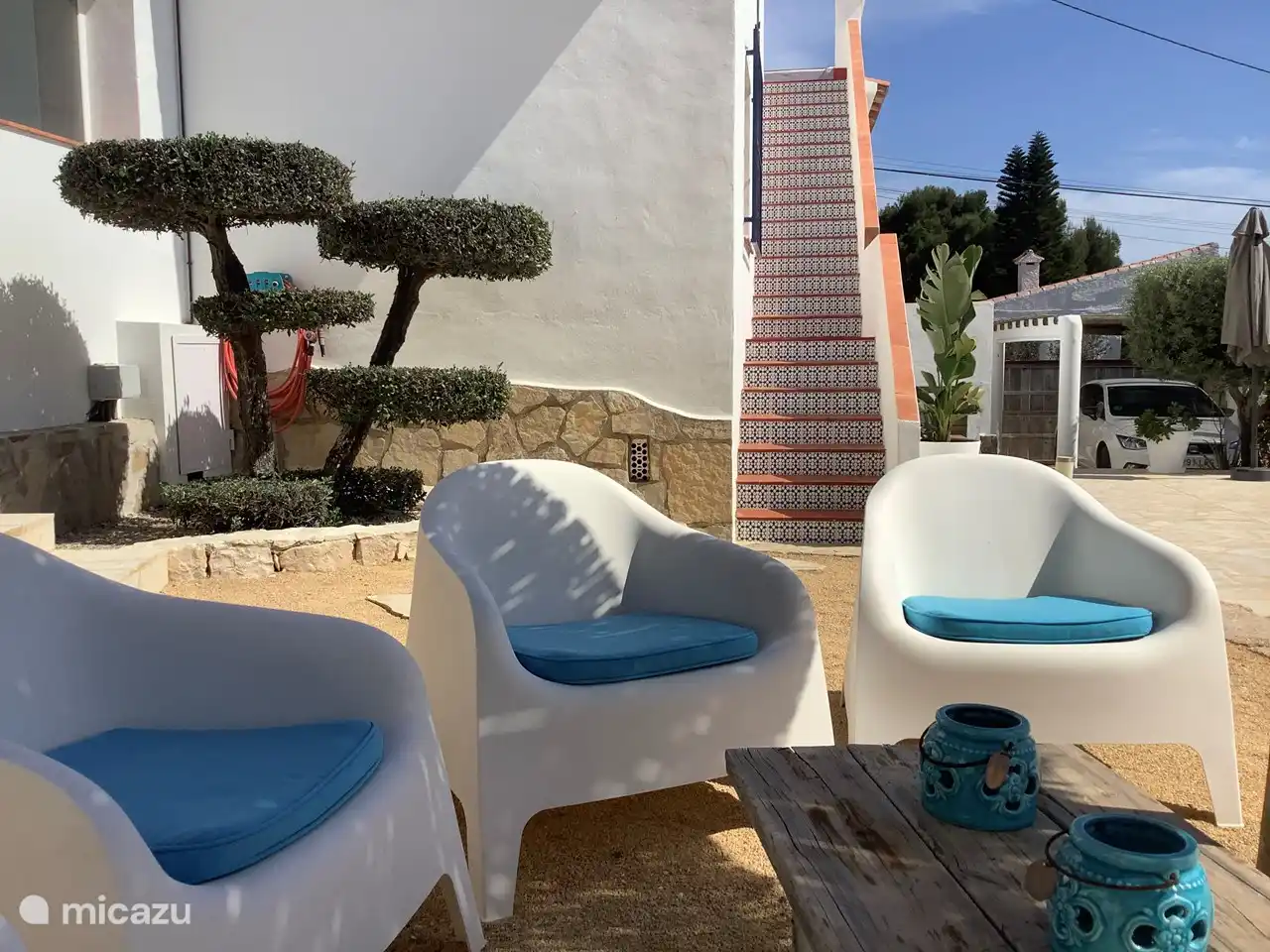 Charaktervolle spanische Treppe zur Dachterrasse.