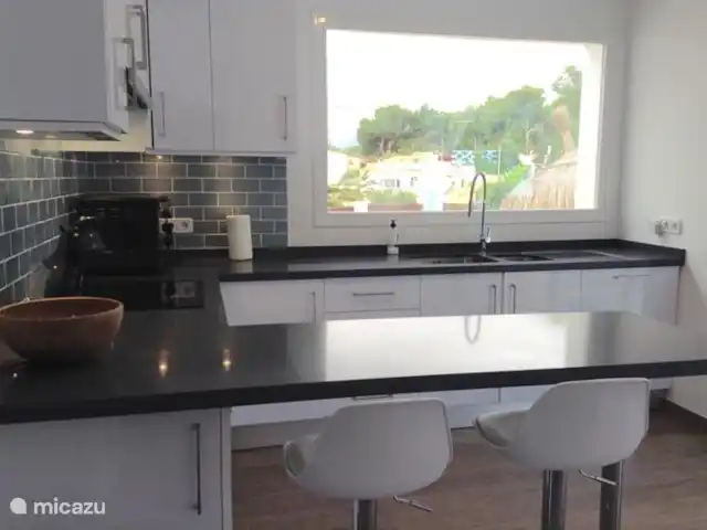 Casa Mare Selva en España, Costa Blanca, Benissa - casa vacacional Cocina moderna totalmente equipada con mucha luz.