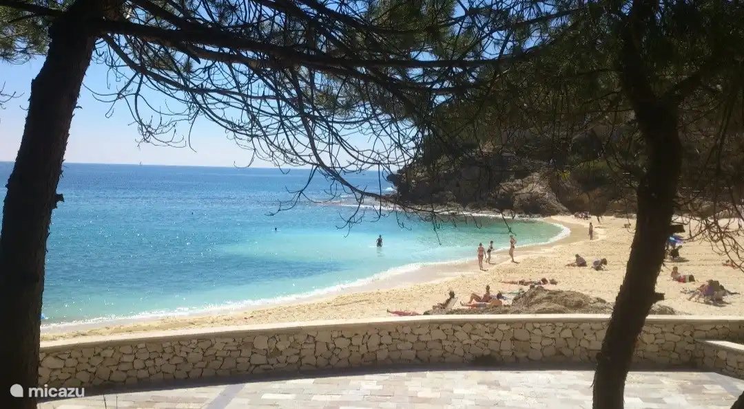 Bucht La Fustera mit Sandstrand 700 m. Von dort aus kann man schöne Spaziergänge machen.