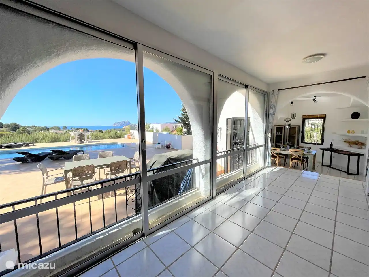 Wintergarten mit Schiebetüren