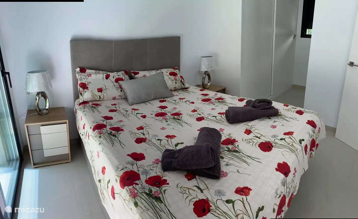 Chambre avec placards