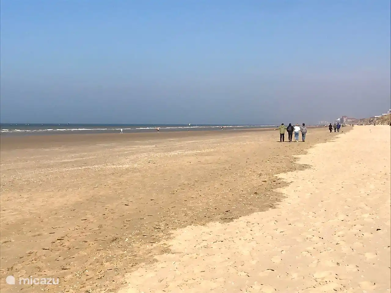 Profitez d'une bouffée d'air frais sur la grande plage.
