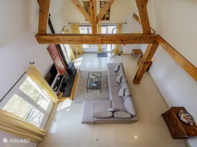 mirandole en Francia, Dordoña, Martel - casa vacacional La sala de estar vista desde arriba