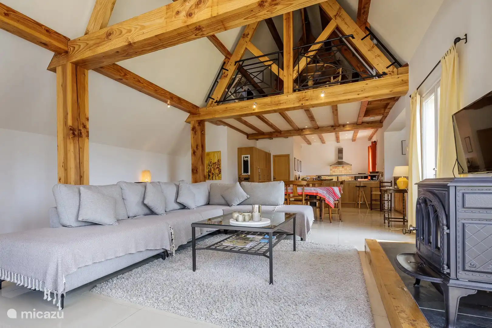 Das geräumige Wohnzimmer