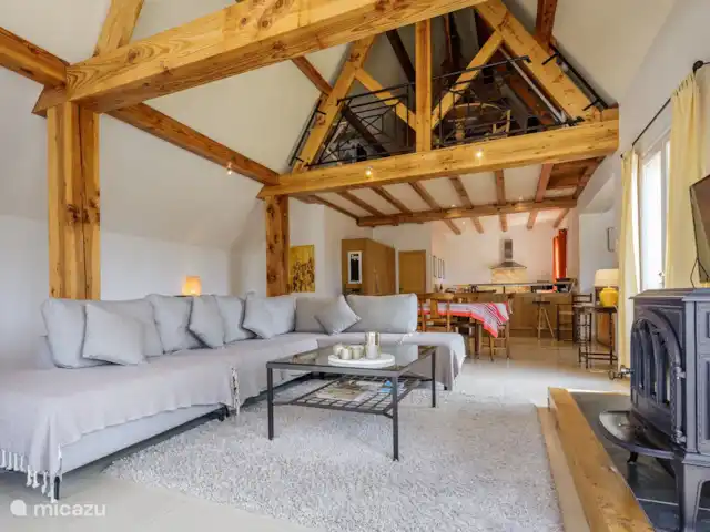 mirandole en Francia, Dordoña, Martel - casa vacacional La espaciosa sala de estar