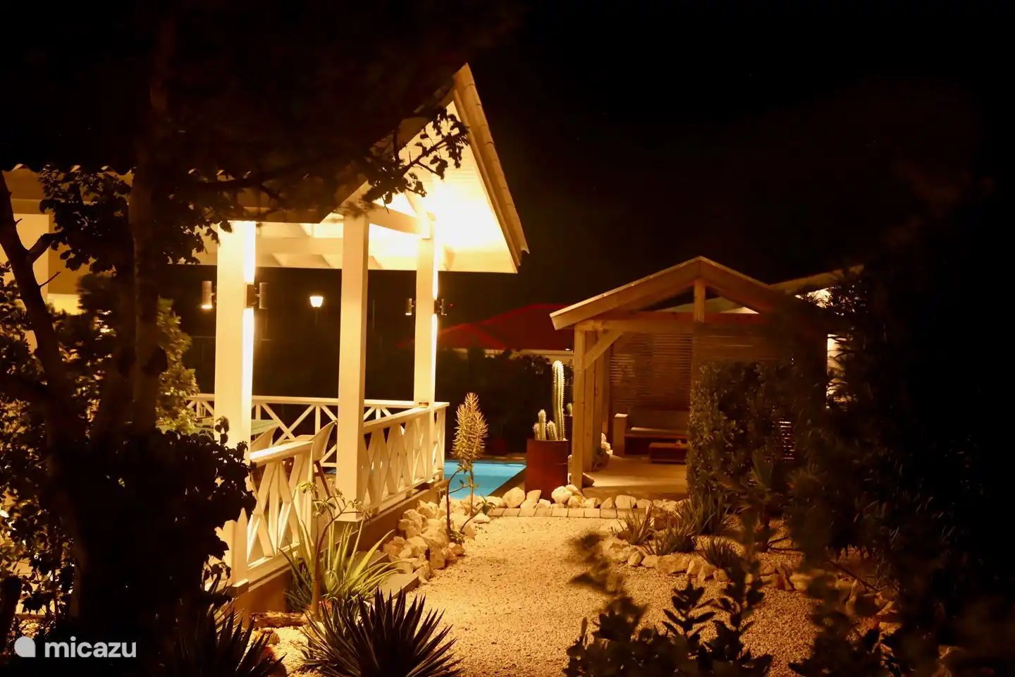 Front vida pura am Abend