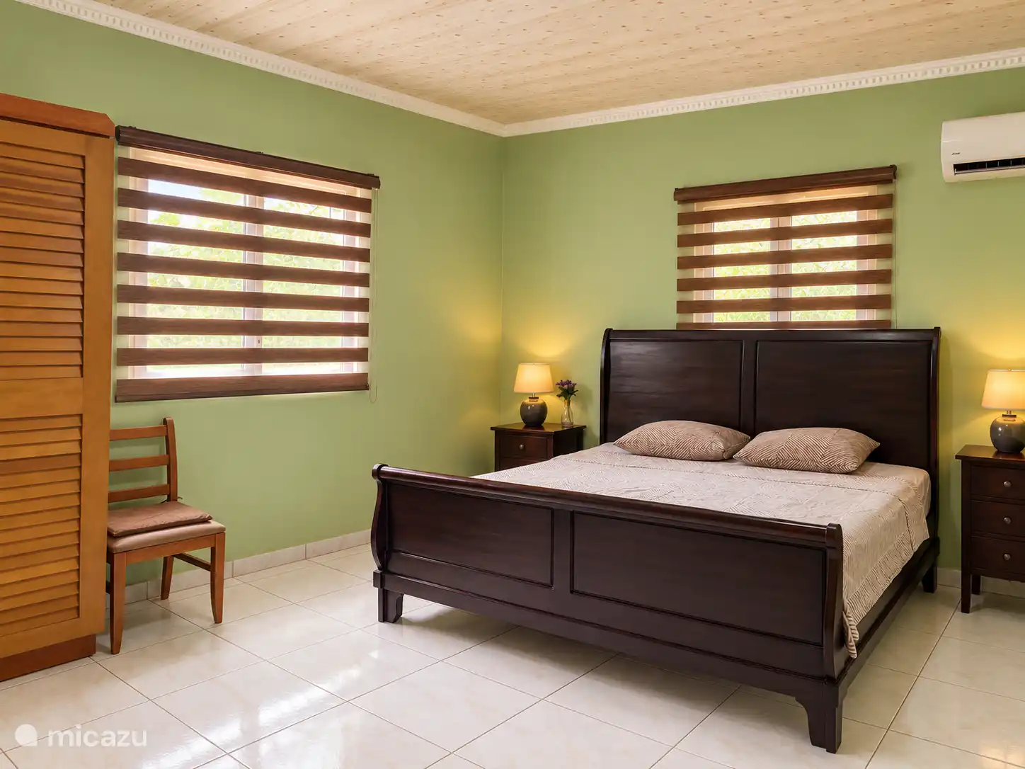 Schlafzimmer 1