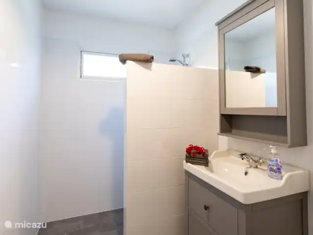 Villa Dushi Arembos, privézwembad 6p huren in Curaçao, Banda Abou (west), Grote Berg - villa Badkamer 2