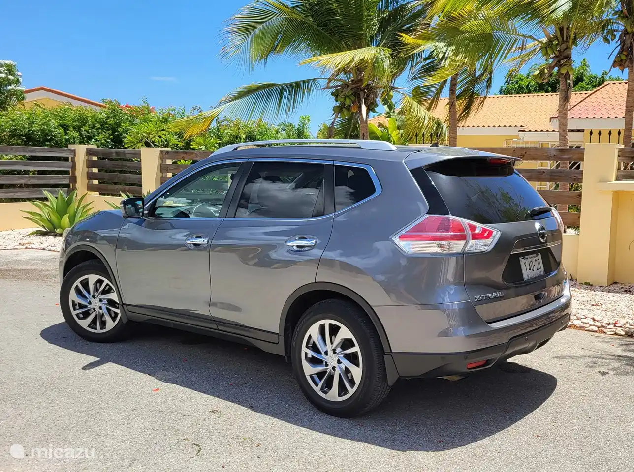 Notre dernière addition, une Nissan X-Trail multifonctionnelle. Un 7 places solide, confortable et économique, à l’arrière se trouve 2 sièges rabattables supplémentaires.