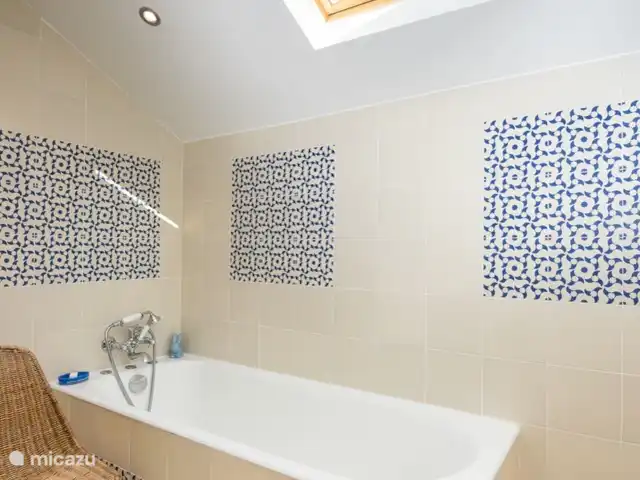 Location de Vacances France, Lot, Grezels, maison de vacances - Sirepêche La salle de bain