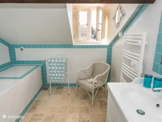 Location de Vacances France, Lot, Grezels, maison de vacances - Sirepêche La salle de bain