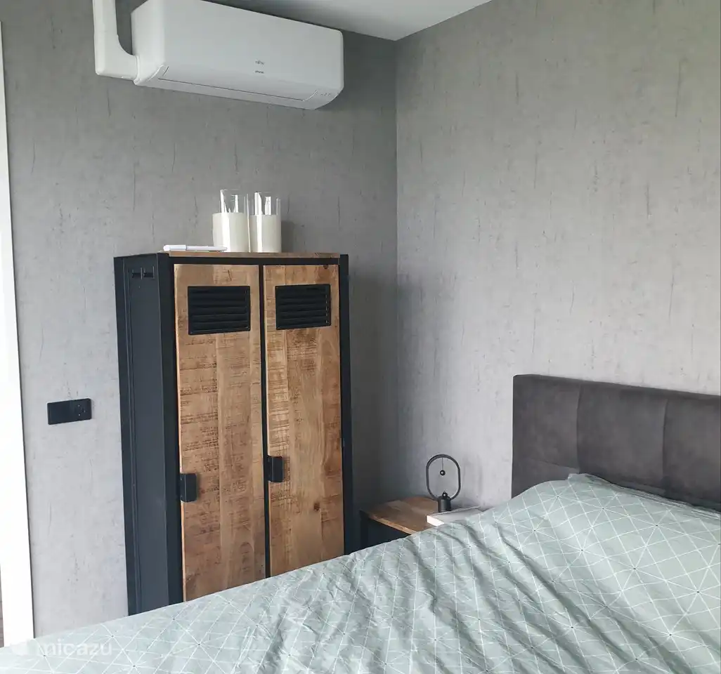 Jedes Schlafzimmer verfügt über eine Klimaanlage und einen Kleiderschrank