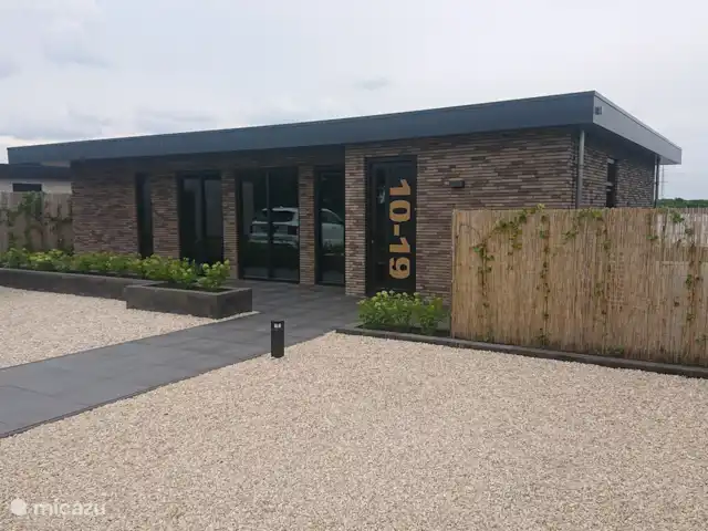 Vakantiewoning LLÝR huren in Nederland, Drenthe, Hoogeveen - bungalow De extra ruimte voor het parkeren is ook gerealiseerd.