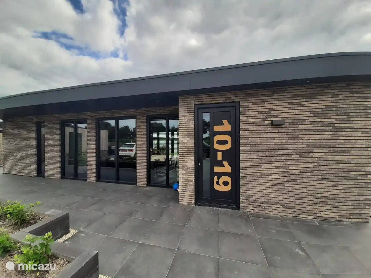 Die Hausnummer ist jetzt auch gut sichtbar