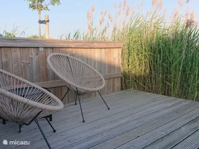 Vakantiewoning LLÝR huren in Nederland, Drenthe, Hoogeveen - bungalow Even ontspannen op de vlonder zitten