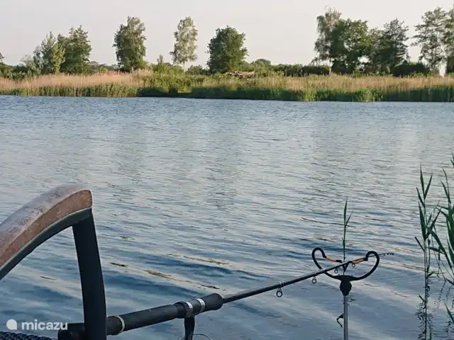 Vakantiewoning LLÝR huren in Nederland, Drenthe, Hoogeveen - bungalow Lekker vissen op de vlonder. 
LET OP DAT KARPERVISSEN NIET IS TOEGESTAAN!