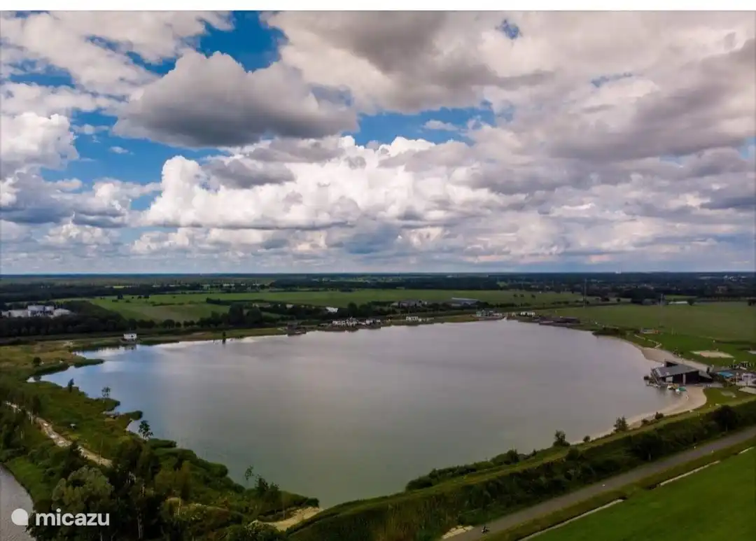 Ein Übersichtsfoto des gesamten Sees. Oben links ist das Haus (auf diesem Foto noch nicht gebaut).