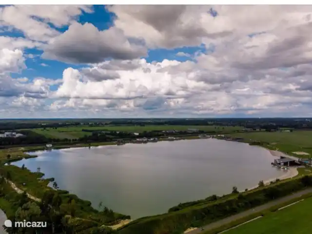 Vakantiewoning LLÝR huren in Nederland, Drenthe, Hoogeveen - bungalow Een overzichtsfoto van de gehele plas. Linksboven staat de woning (nog niet gebouwd op deze foto).