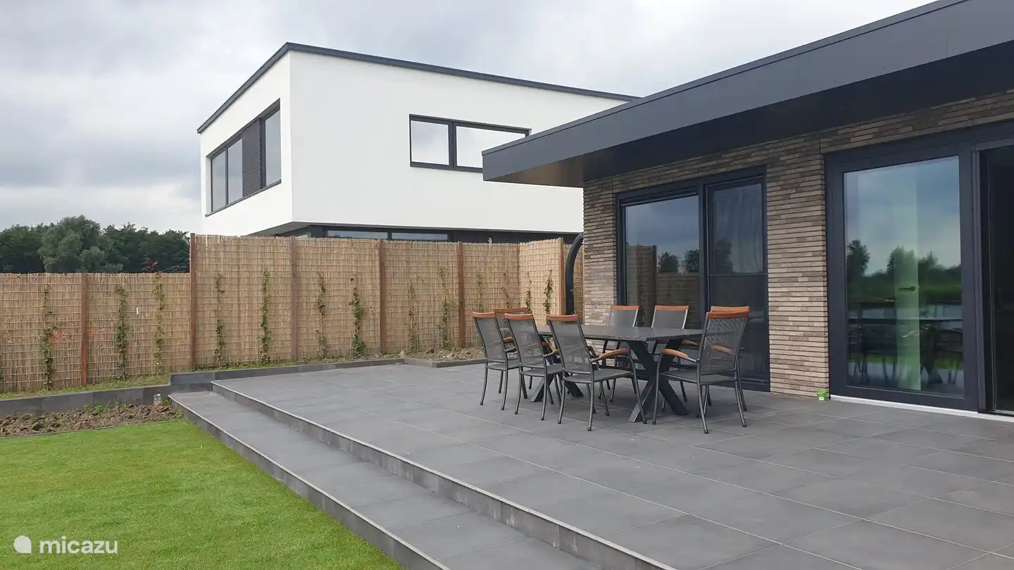 Gartentisch mit Stühlen