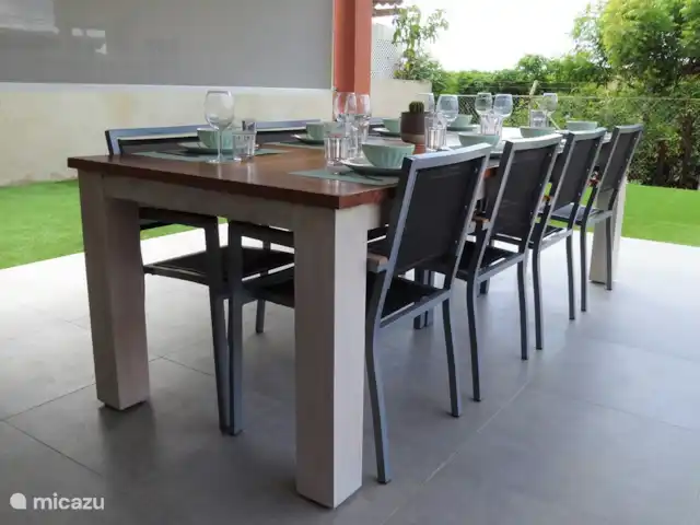 Villa Masha Danki huren in Curaçao, Curacao-Midden, Sint Michiel - villa Patio met tuintafel en stoelen voor 8
