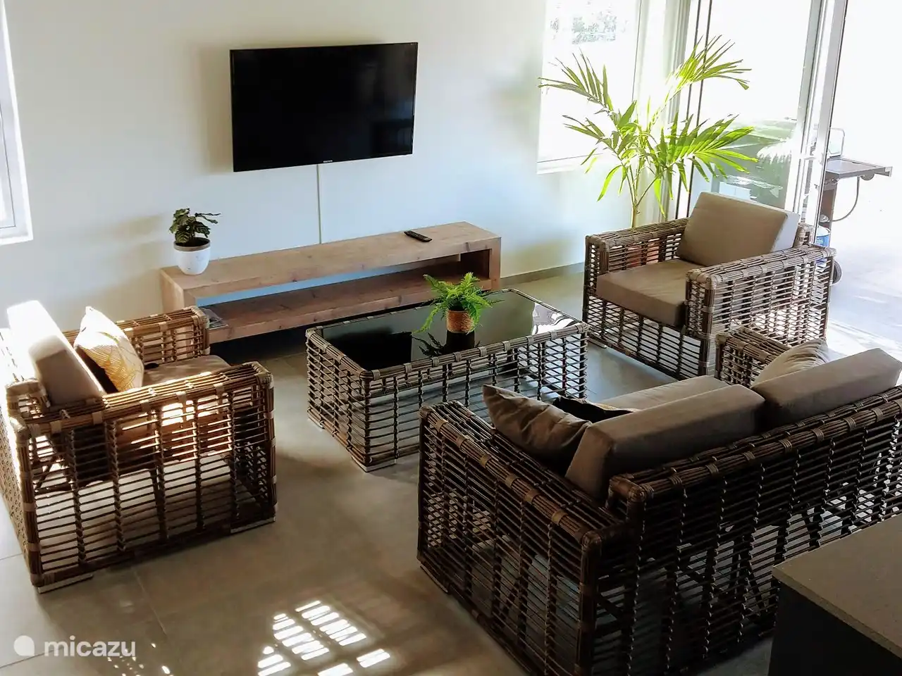 Sitzecke mit Smart TV & Google Chromecast