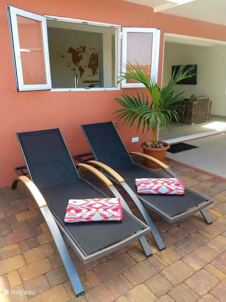 Zeit zum Entspannen am Pool!