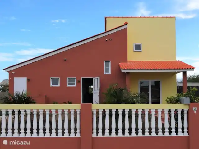 Villa Masha Danki huren in Curaçao, Curacao-Midden, Sint Michiel - villa Voorgevel villa - volledig omheind en met automatisch hek.